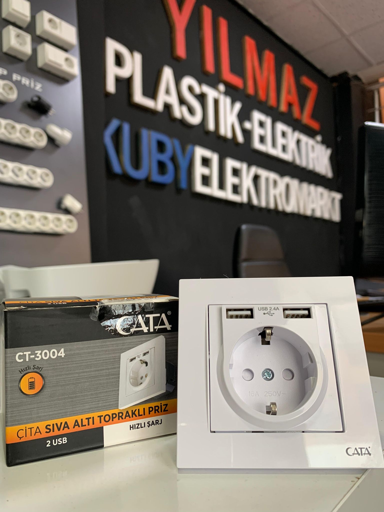 (8 ADET) ÇİFT USBLİ BEYAZ TOPRAKLI PRİZ